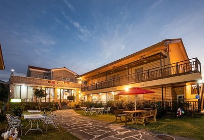 红陶土民宿公寓酒店 当质朴肌理遇见现代旅居